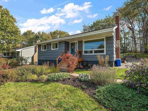24 Canary Crescent  Halifax, NS B3M 1R1