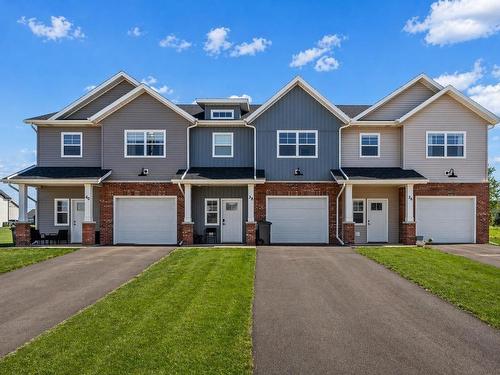 40 Woodhouse Court  Stratford, PE C1B 4L2