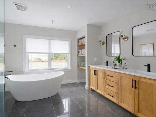 19 Long Point Road, Newellton, NS 