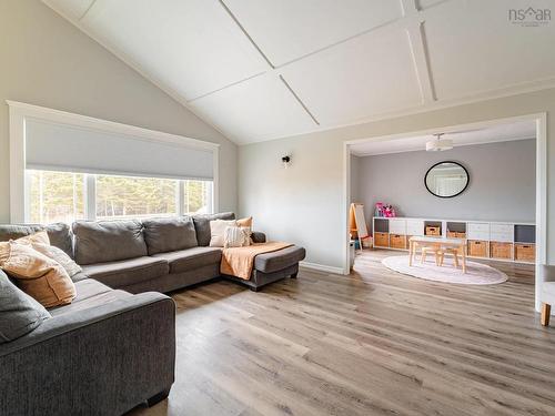 19 Long Point Road, Newellton, NS 