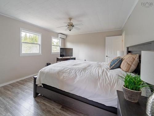 19 Long Point Road, Newellton, NS 