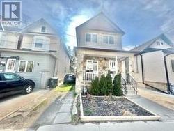 176 COXWELL AVENUE Toronto, ON M4L 3B2