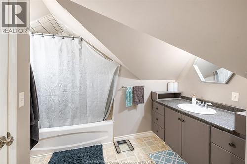198 Raleigh, Chatham, ON - Indoor Photo Showing Bathroom