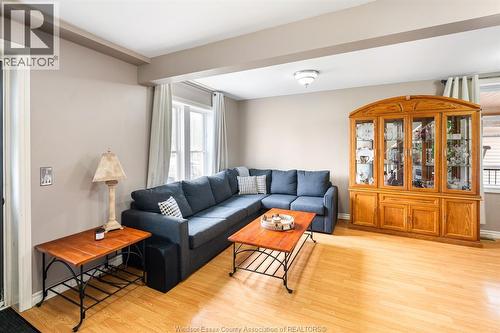 198 Raleigh, Chatham, ON - Indoor Photo Showing Living Room