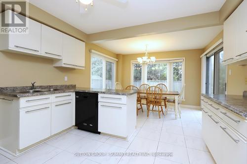 2654 Ambercroft Trail, Mississauga, ON - Indoor Photo Showing Kitchen With Double Sink
