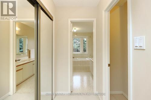 2654 Ambercroft Trail, Mississauga, ON - Indoor