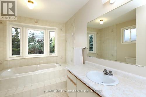 2654 Ambercroft Trail, Mississauga, ON - Indoor Photo Showing Bathroom