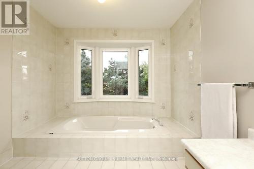 2654 Ambercroft Trail, Mississauga, ON - Indoor Photo Showing Bathroom