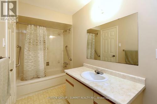 2654 Ambercroft Trail, Mississauga, ON - Indoor Photo Showing Bathroom