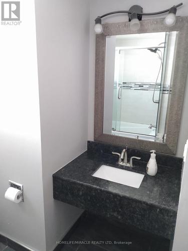 23 Heatherdale Place, Hamilton, ON - Indoor Photo Showing Bathroom