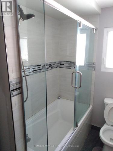 23 Heatherdale Place, Hamilton, ON - Indoor Photo Showing Bathroom