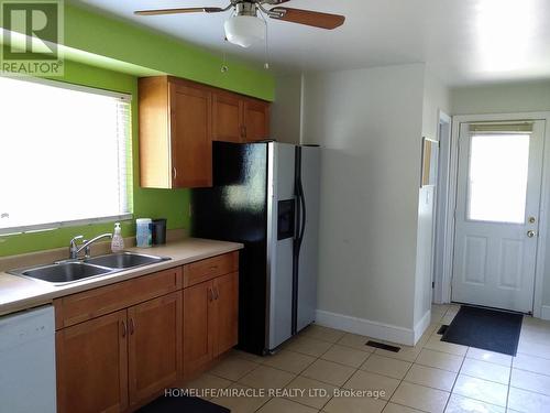 23 Heatherdale Place, Hamilton, ON - Indoor Photo Showing Kitchen With Double Sink