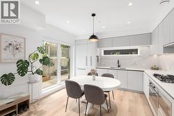 101 239 E 16TH AVENUE  Vancouver, BC V5T 2T5