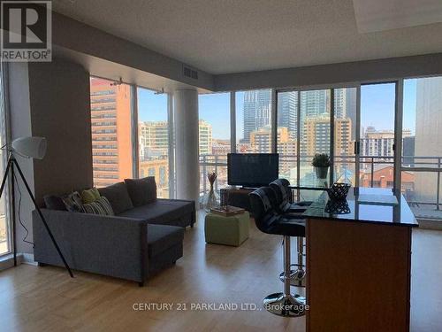1101 - 220 Victoria Street, Toronto, ON - Indoor Photo Showing Living Room