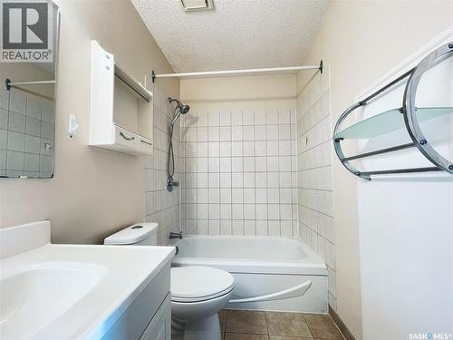 371 Fines Drive, Regina, SK - Indoor Photo Showing Bathroom
