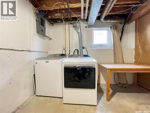 371 Fines Drive, Regina, SK - Indoor Photo Showing Laundry Room