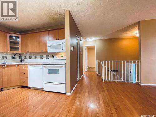 371 Fines Drive, Regina, SK - Indoor Photo Showing Kitchen
