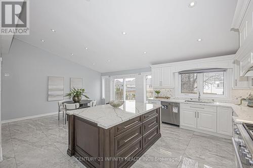 150 Strathearn Avenue, Richmond Hill (Bayview Hill), ON - Indoor Photo Showing Kitchen With Upgraded Kitchen