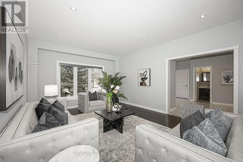 150 Strathearn Avenue, Richmond Hill (Bayview Hill), ON - Indoor Photo Showing Living Room