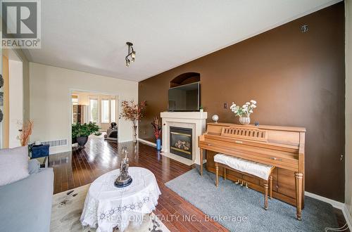 3696 Waterfall Crescent, Mississauga, ON - Indoor Photo Showing Living Room With Fireplace
