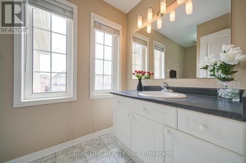 3696 Waterfall Crescent, Mississauga, ON - Indoor Photo Showing Bathroom