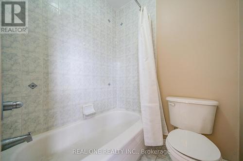3696 Waterfall Crescent, Mississauga, ON - Indoor Photo Showing Bathroom