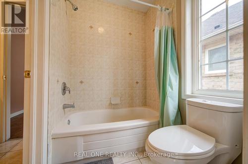 3696 Waterfall Crescent, Mississauga, ON - Indoor Photo Showing Bathroom