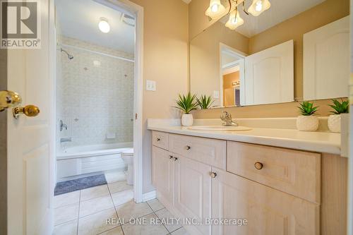 3696 Waterfall Crescent, Mississauga, ON - Indoor Photo Showing Bathroom