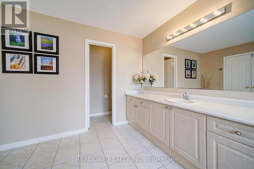 3696 Waterfall Crescent, Mississauga, ON - Indoor Photo Showing Bathroom