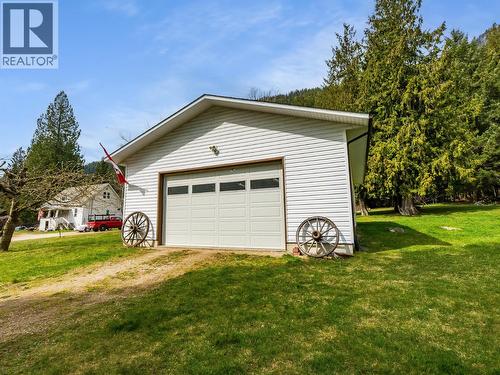 1663 Moran Road Road, Thrums, BC - Outdoor