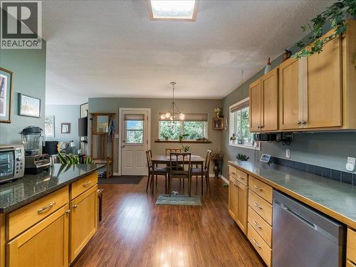 1663 Moran Road Road, Thrums, BC - Indoor Photo Showing Kitchen