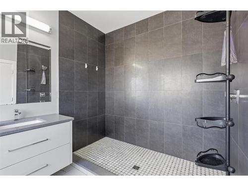 154 Williams Street, Kamloops, BC - Indoor Photo Showing Bathroom