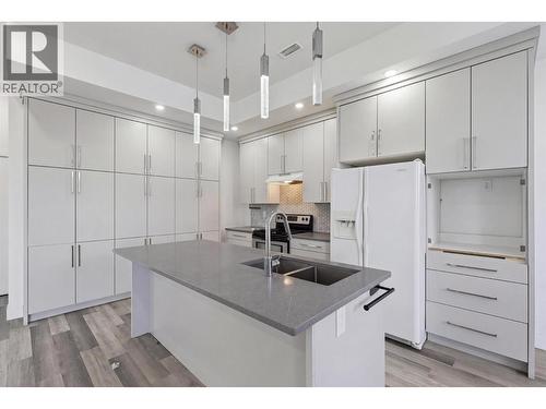 154 Williams Street, Kamloops, BC - Indoor Photo Showing Kitchen With Double Sink With Upgraded Kitchen
