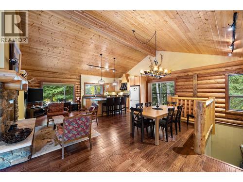 7799 Golf Course Road, Anglemont, BC - Indoor Photo Showing Dining Room