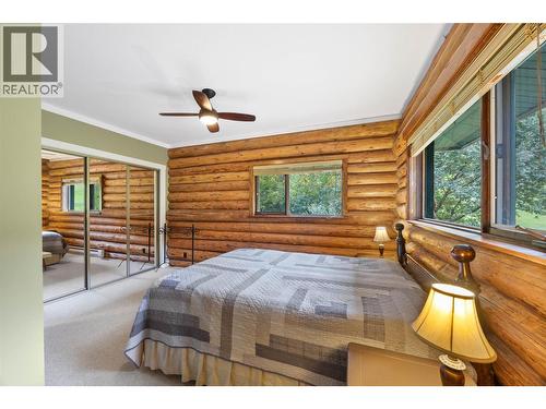 7799 Golf Course Road, Anglemont, BC - Indoor Photo Showing Bedroom
