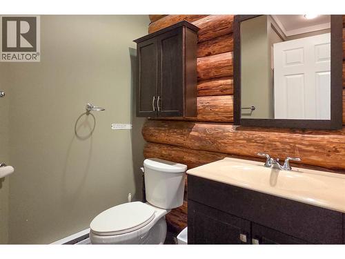 7799 Golf Course Road, Anglemont, BC - Indoor Photo Showing Bathroom