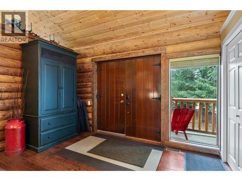 7799 Golf Course Road, Anglemont, BC - Indoor Photo Showing Other Room