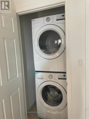 1392 Coral Springs Path, Oshawa, ON - Indoor Photo Showing Laundry Room