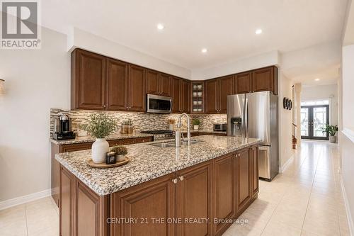 58 Shadow Falls Drive, Richmond Hill, ON - Indoor Photo Showing Kitchen With Double Sink With Upgraded Kitchen