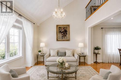58 Shadow Falls Drive, Richmond Hill, ON - Indoor Photo Showing Living Room