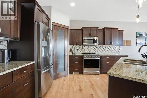 234 Greenfield Crescent, Saskatoon, SK - Indoor Photo Showing Kitchen With Double Sink With Upgraded Kitchen