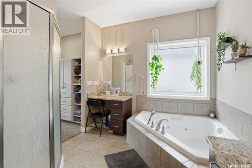 234 Greenfield Crescent, Saskatoon, SK - Indoor Photo Showing Bathroom