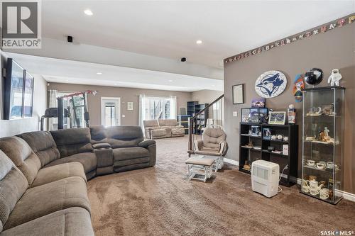 234 Greenfield Crescent, Saskatoon, SK - Indoor Photo Showing Living Room