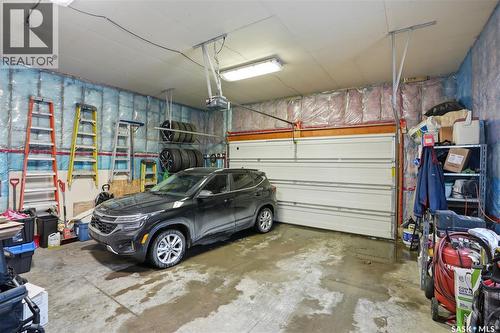 234 Greenfield Crescent, Saskatoon, SK - Indoor Photo Showing Garage