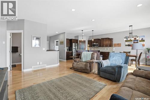 234 Greenfield Crescent, Saskatoon, SK - Indoor Photo Showing Living Room