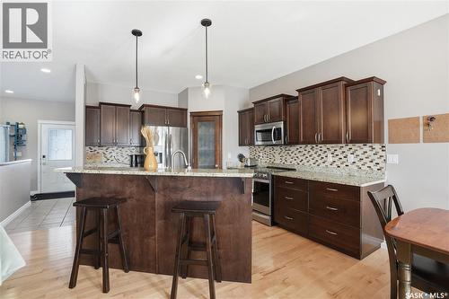 234 Greenfield Crescent, Saskatoon, SK - Indoor Photo Showing Kitchen With Upgraded Kitchen