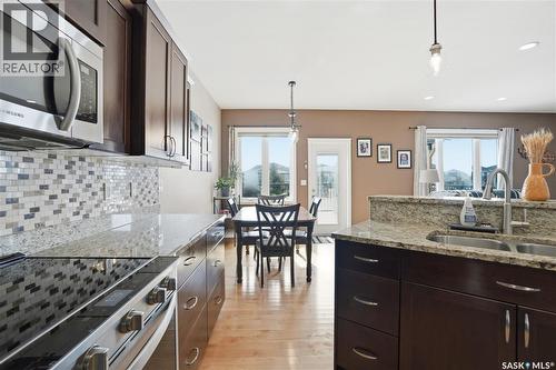 234 Greenfield Crescent, Saskatoon, SK - Indoor Photo Showing Kitchen With Double Sink With Upgraded Kitchen