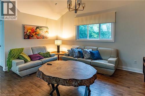 2019 Dundas Street, Burlington, ON - Indoor Photo Showing Living Room