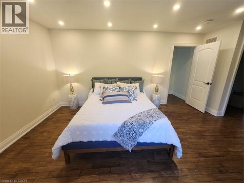 2019 Dundas Street, Burlington, ON - Indoor Photo Showing Bedroom