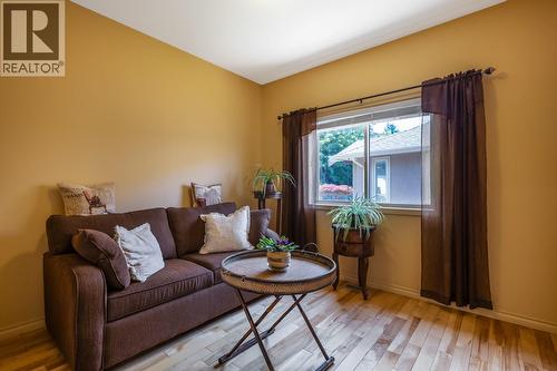 Main level bedroom #2 - 610 Arrowleaf Lane, Kelowna, BC - Indoor Photo Showing Living Room